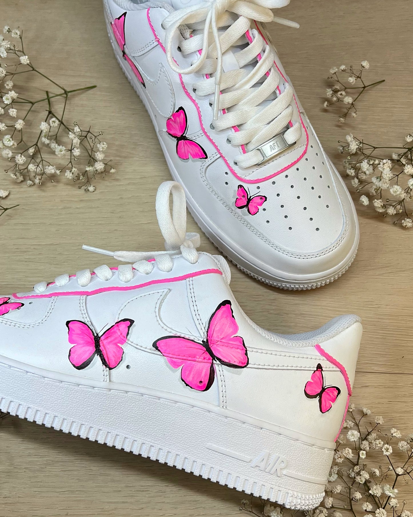 Handgeschilderde vlinder customs. Ook mogelijk in andere kleuren.