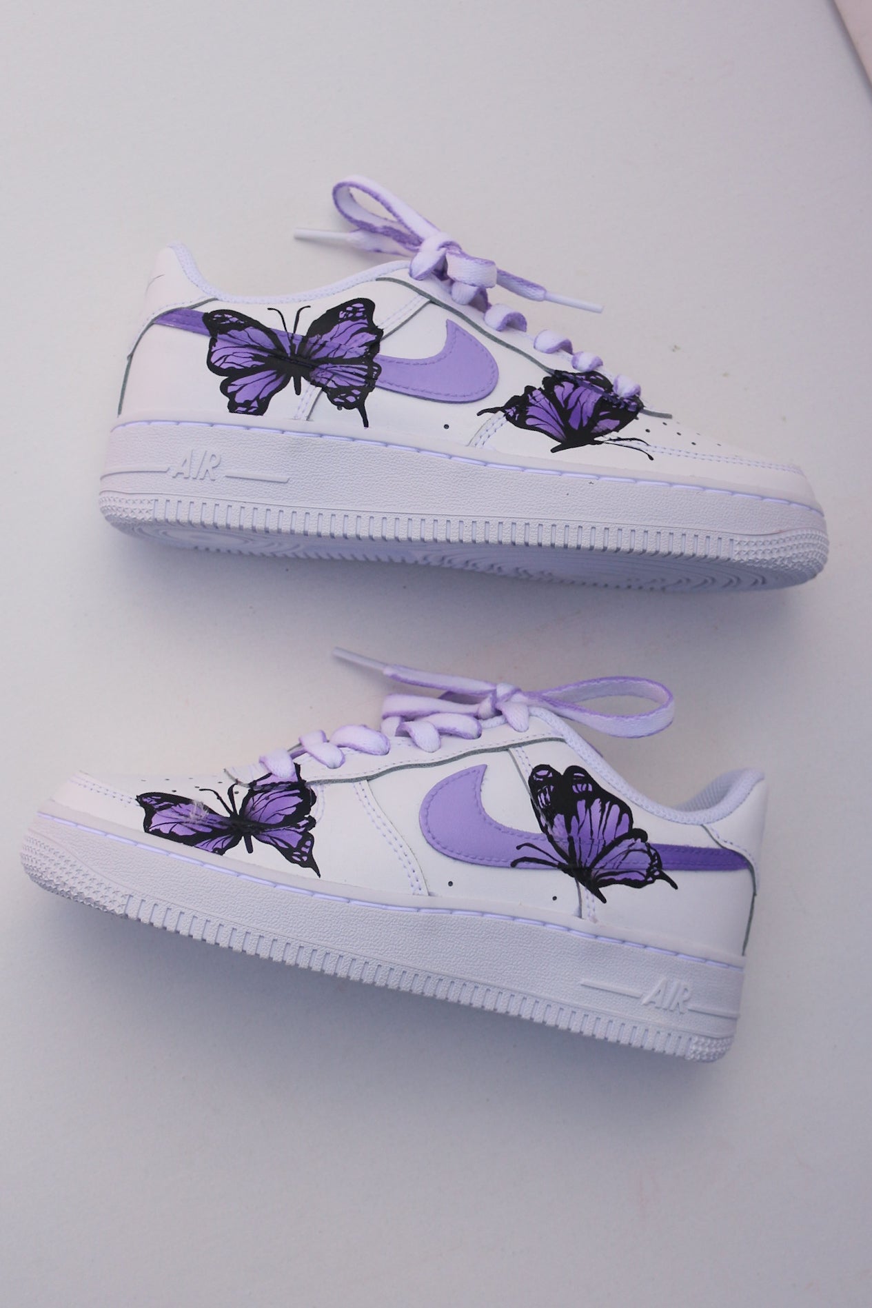 Handgeschilderde vlinder customs. Ook mogelijk in andere kleuren.