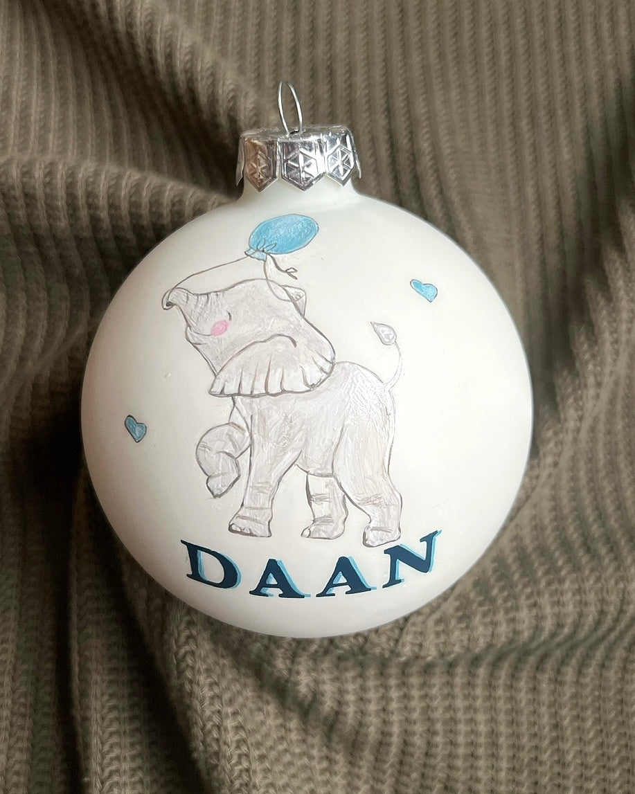 Handgeschilderde Kerstbal: Het Perfecte Persoonlijke Cadeau