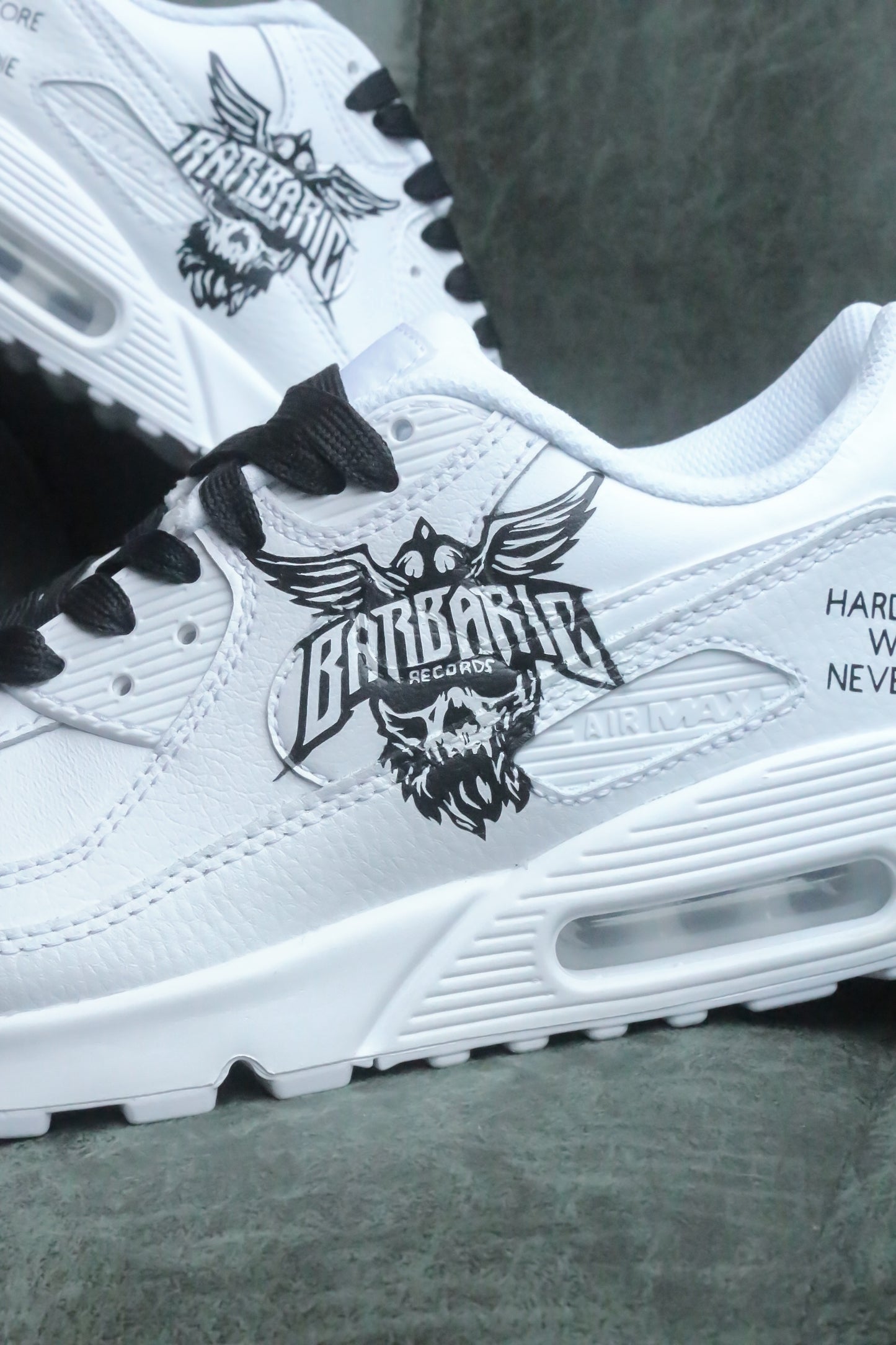 Handgeschilderde Barbaric Records Nike Air Max